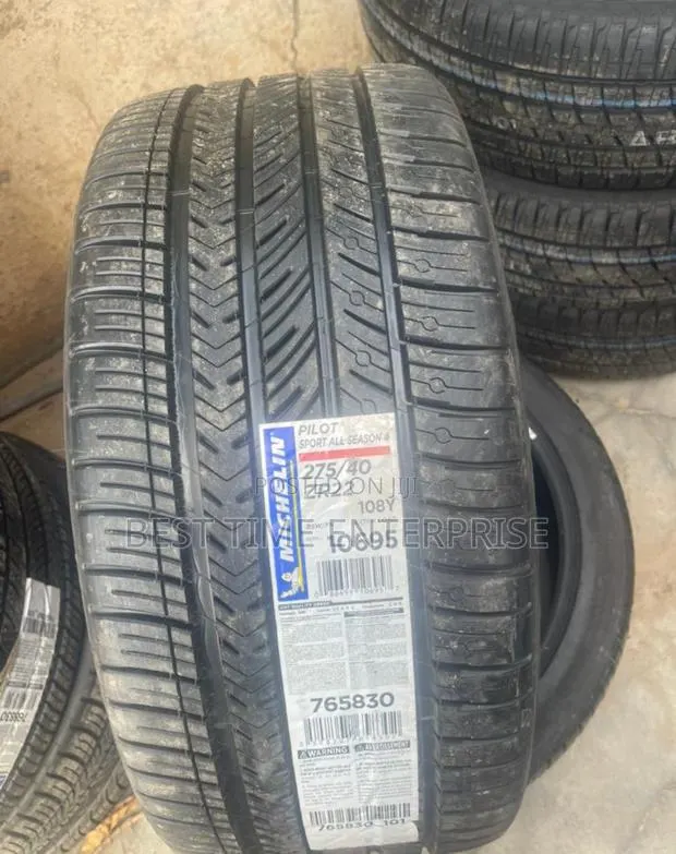 275/40 R22 Michelin Range Rover Tyres · Photo 1