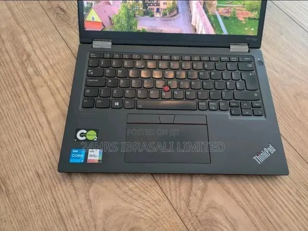 Laptop Lenovo ThinkPad x13 Yoga 8GB Intel Core i5 SSD 256GB · Photo 1