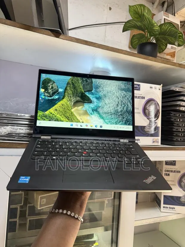 New Laptop Lenovo ThinkPad L13 Yoga 4GB Intel Core i3 SSD 128GB · Photo 1