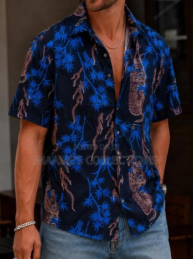 Short-Sleeve Button-Up Shirt With Collar · Photo 1
