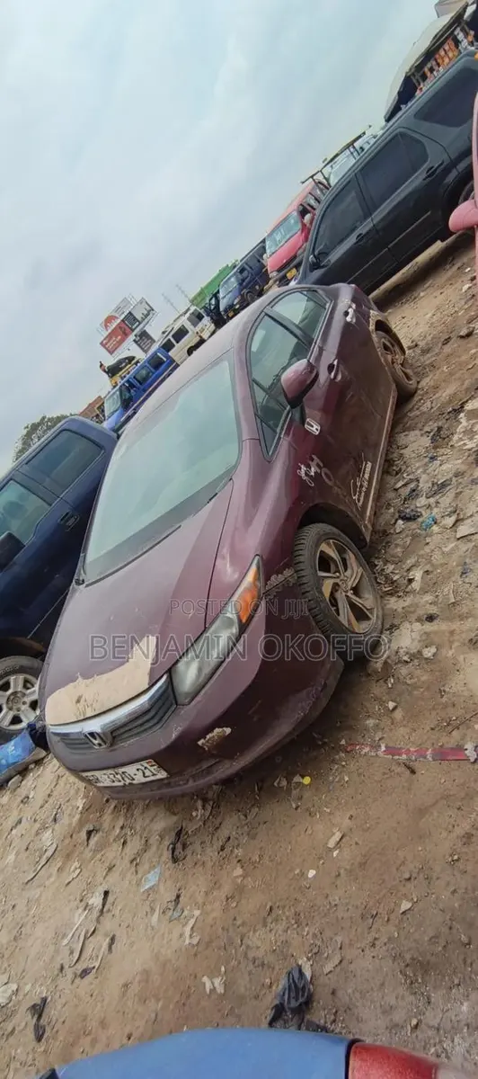 Honda Civic 1.8 5 Door 2012 Burgundy · Photo 1
