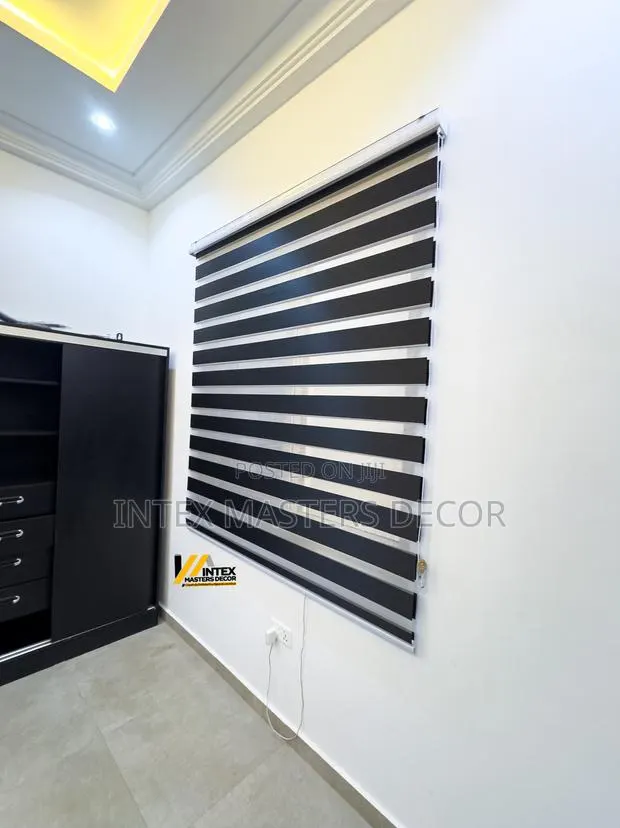 Modern Window Blind · Photo 1