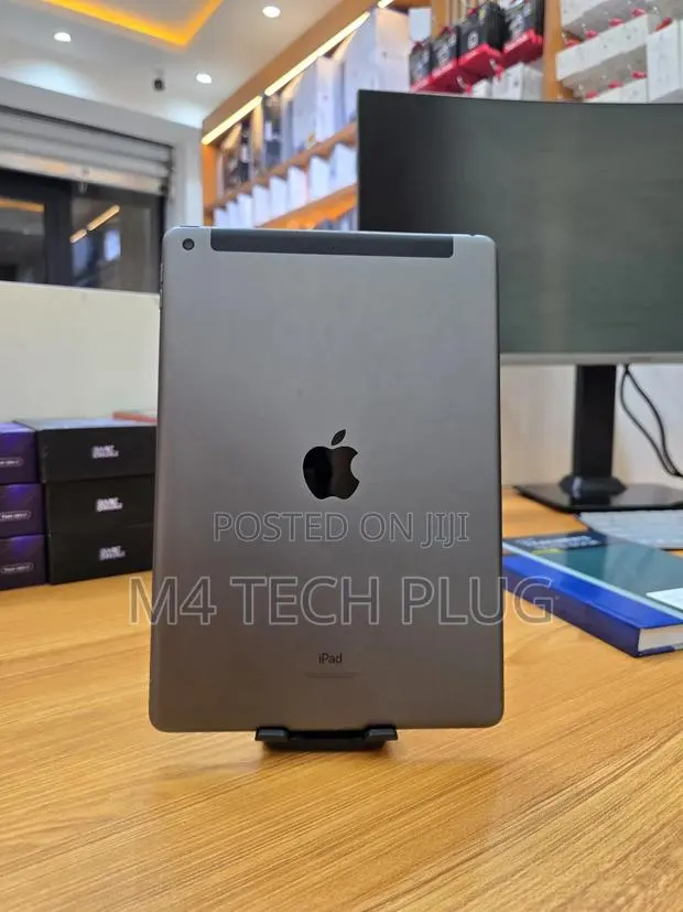 Apple iPad 10.2 (2020) 64 GB Gray · Photo 1