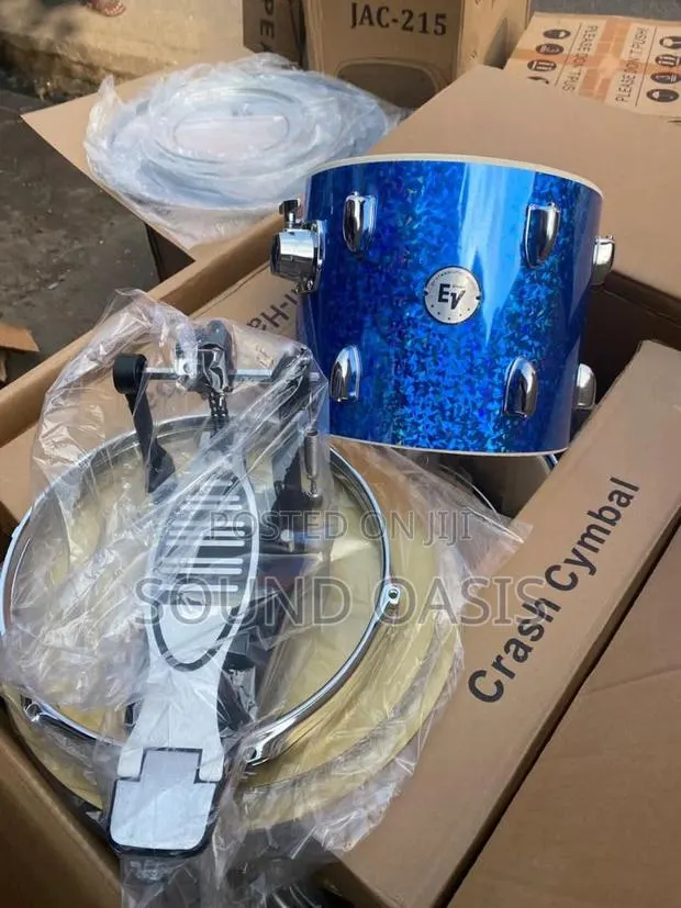 Electro-Voice (EV) 5-Piece Drumset With Cymbals-Glossy Blue · Photo 1