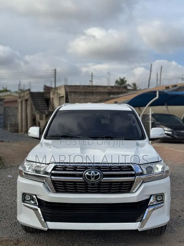 Toyota Land Cruiser 5.7 V8 2015 White · Photo 1