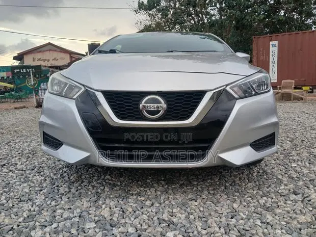 Nissan Versa SV 2022 Silver · Photo 1