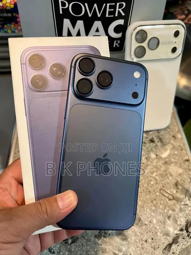 Apple iPhone 17 Pro Max 256 GB Blue · Photo 1