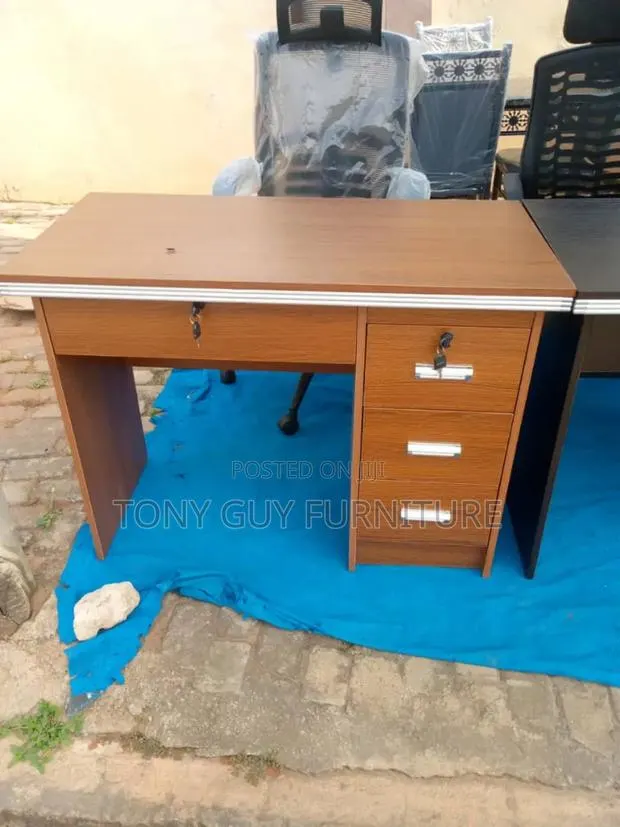 Learning Table 3 Drawers · Photo 1