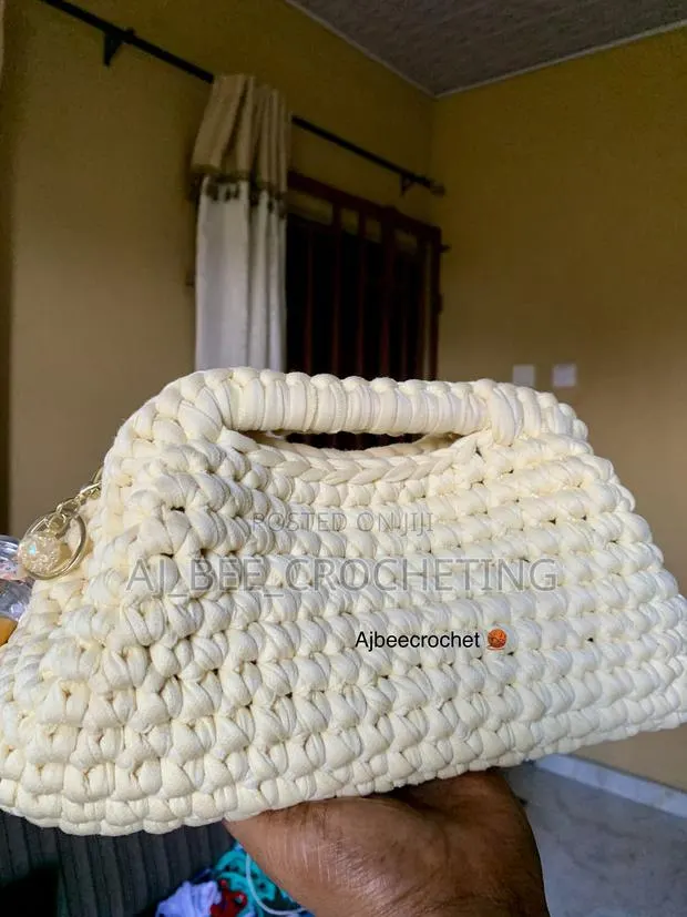 Crochet Clutch Bag · Photo 1