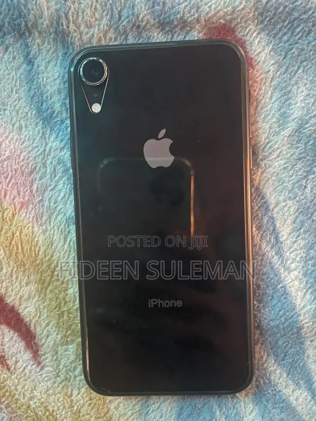 Apple iPhone XR 128 GB Black · Photo 1