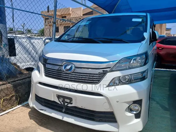 Toyota Vellfire 2015 White · Photo 1