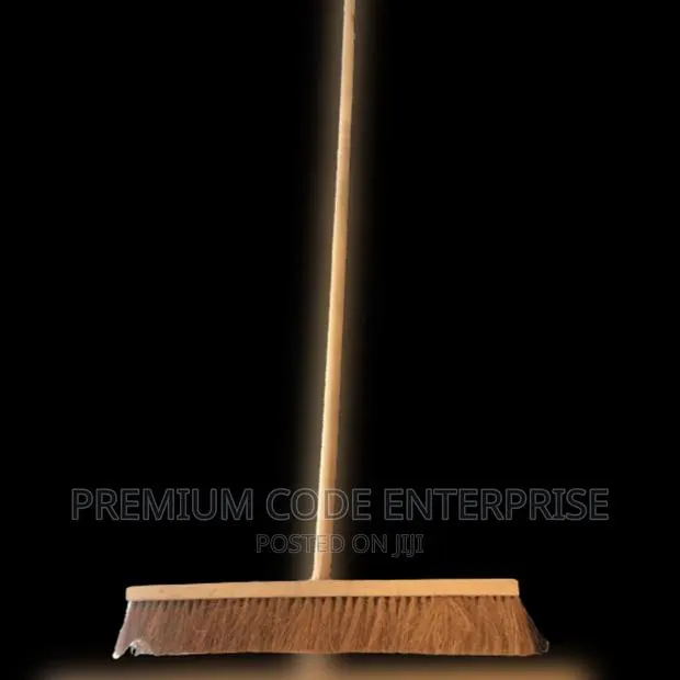 Coal Tar Brush, Long Handle · Photo 1