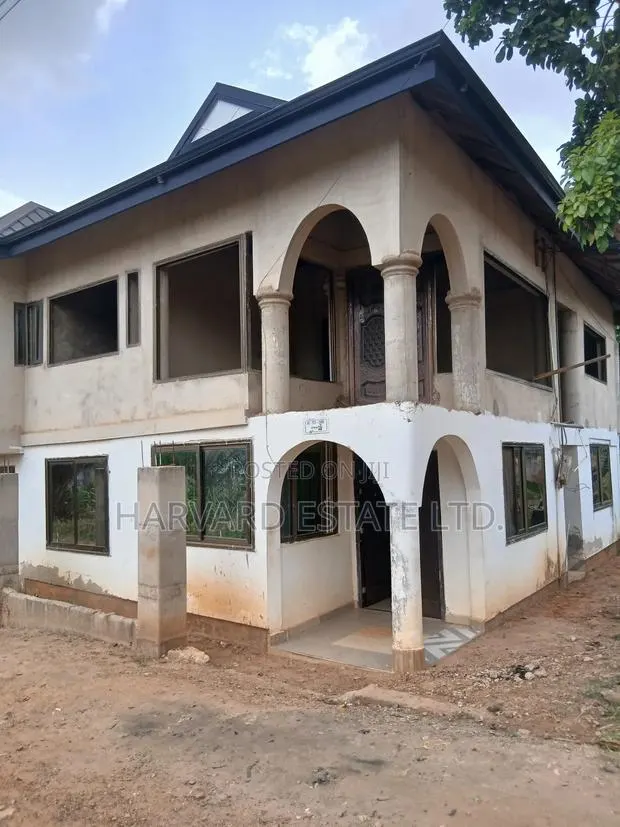 6bdrm House in Tech Boadi Knust, Kumasi Metropolitan for sale · Photo 1
