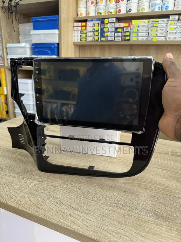 CarPlay Multimedia System for Mitsubishi Outlander 2014 to 2021 · Photo 1