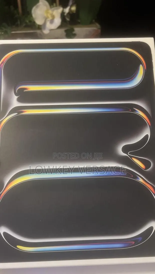 New Apple iPad Pro 13 (2025) 256 GB Black · Photo 1