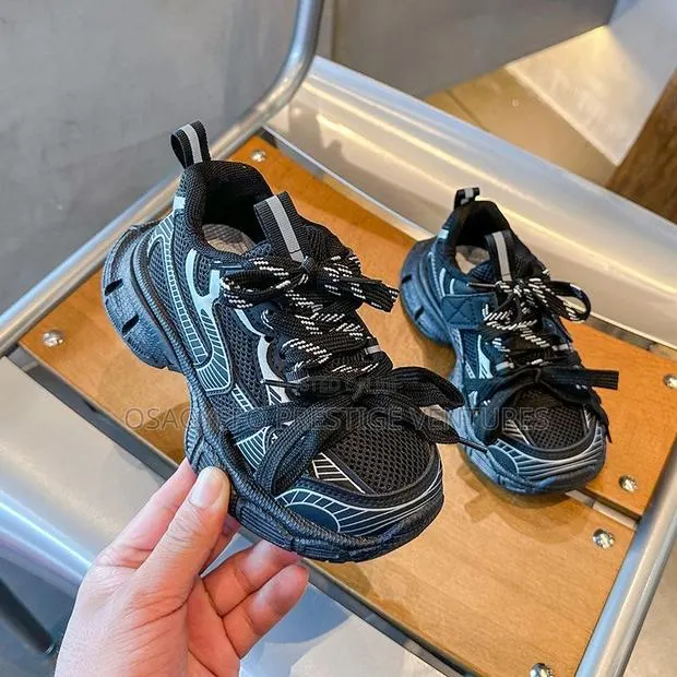 Kids Boys Girls Fashion Chunky Sneakers – Black · Photo 1
