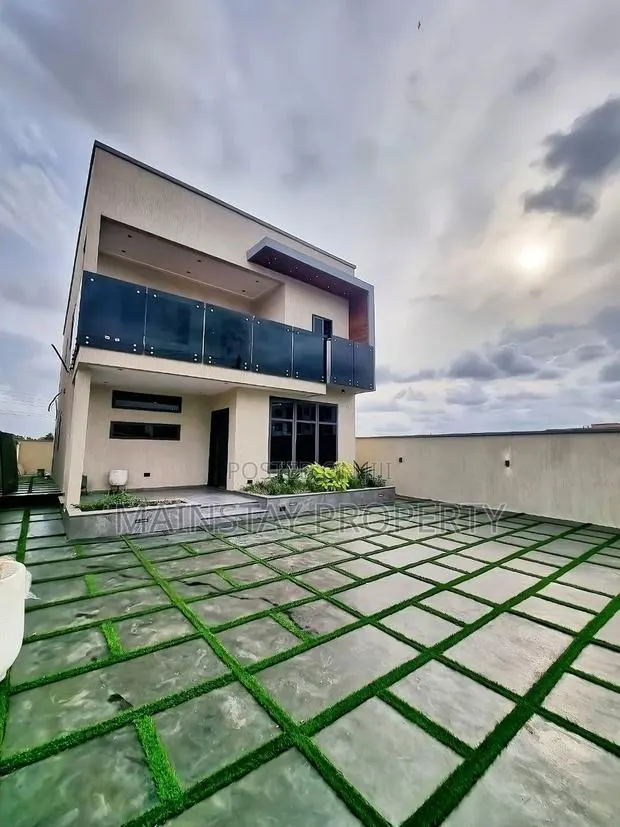 4bdrm House in Lake Side Estate for sale · Photo 1