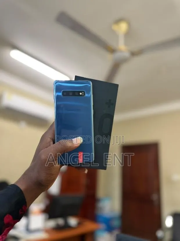 New Samsung Galaxy S10 Plus 128 GB Blue · Photo 1
