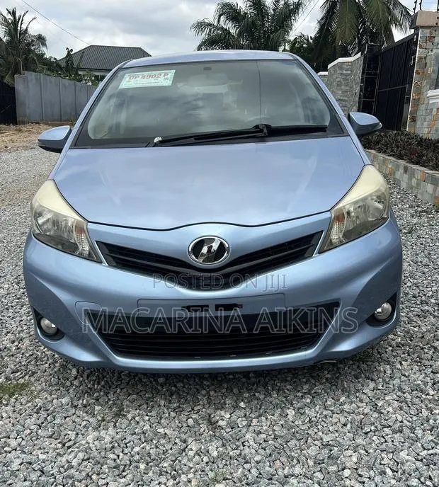 Toyota Vitz 2013 Teal · Photo 1