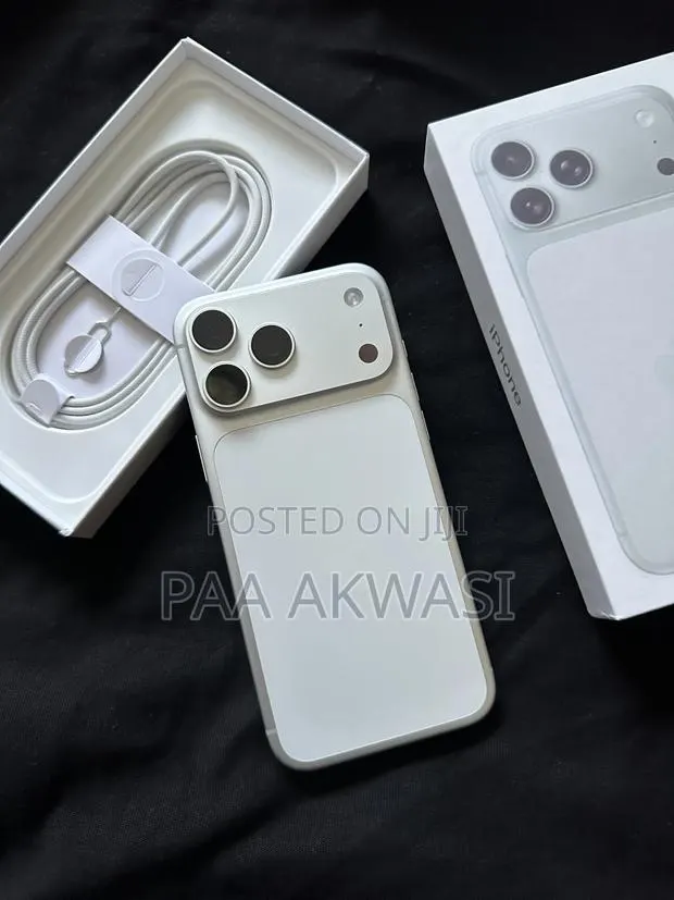 Apple iPhone 17 Pro Max 256 GB Silver · Photo 1
