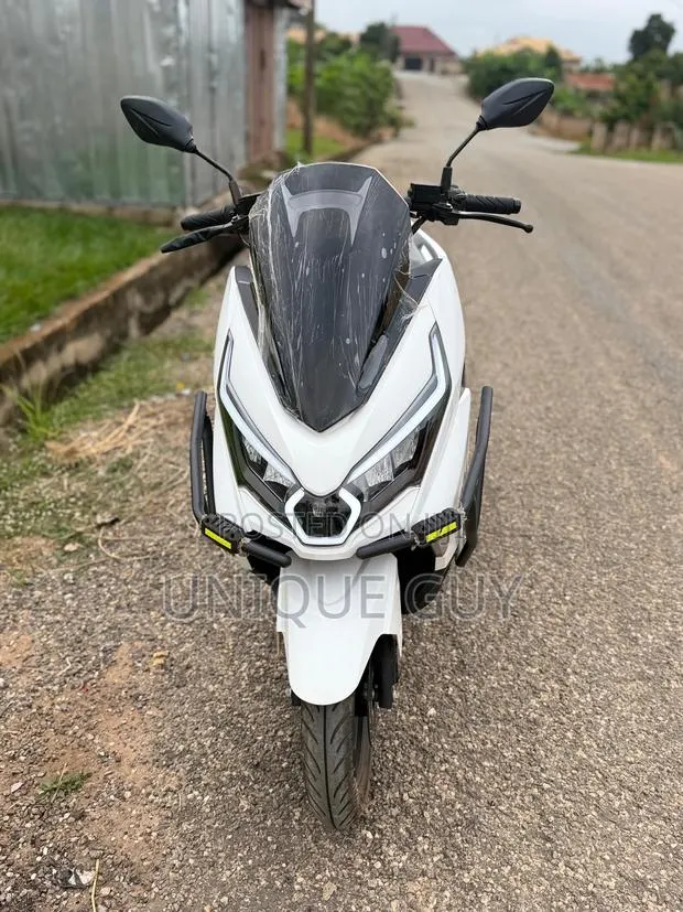 New Motorcycle 2025 White · Photo 1