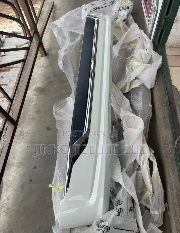 Toyota Landcruiser 2019-2021 Front Bumper Spoiler · Photo 1