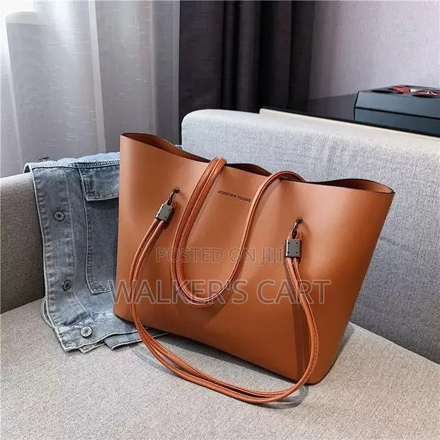Women's Classic Leather Tote Bag · Photo 1