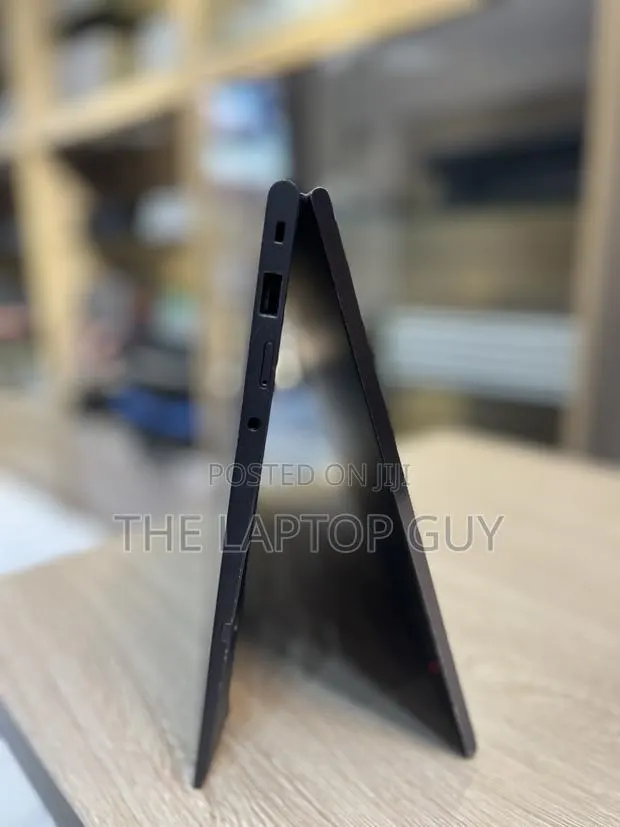Laptop Lenovo ThinkPad X1 Yoga Gen 8 16GB Intel Core i7 SSD 512GB · Photo 1