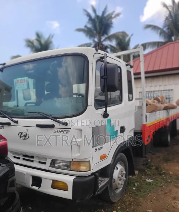 Hyundai 5 Ton Truck 2005 – 6.0L Diesel · Photo 1