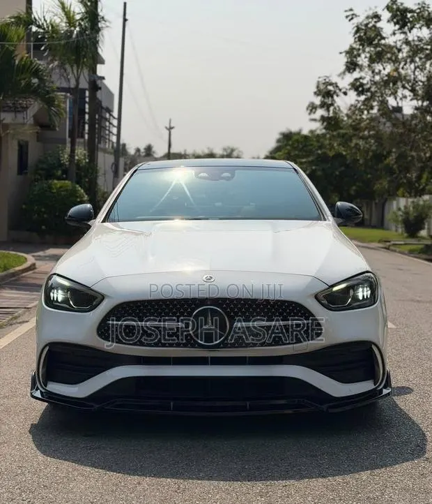 Mercedes-Benz C300 2023 White · Photo 1