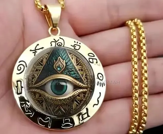 Sacred Eye Amulet Pendant · Photo 1