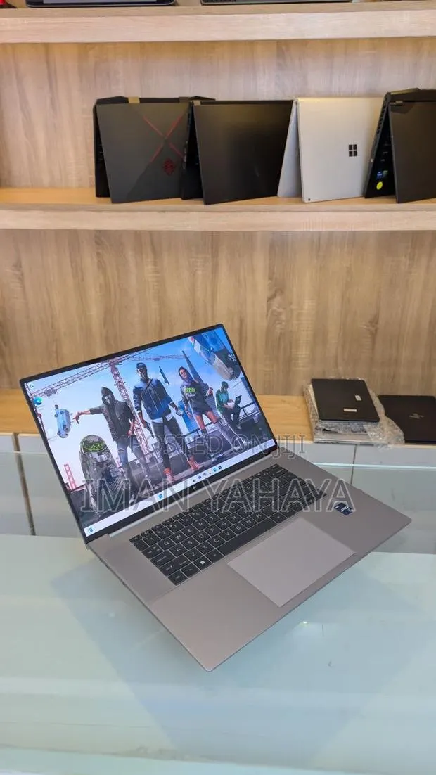 Laptop HP ZBook Studio G8 16GB Intel Core i9 SSD 1T · Photo 1