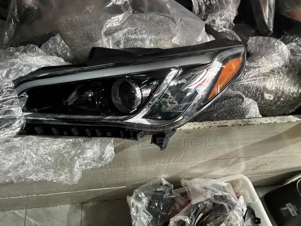 Headlight Sonata 2015-2016-2017 · Photo 1