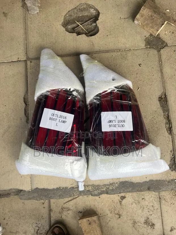 Mitsubishi Outlander 2017 2018 2019 Tail Light · Photo 1