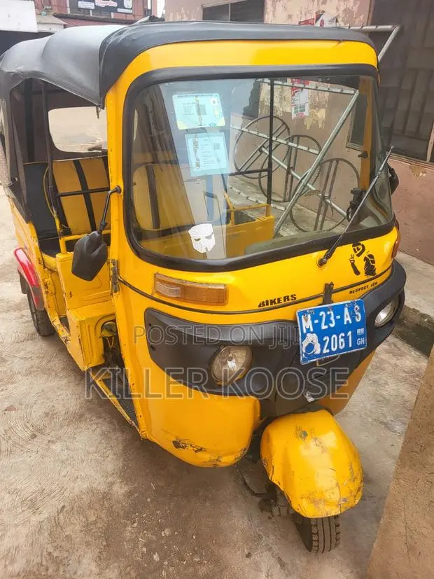 Bajaj RE 2023 Yellow · Photo 1