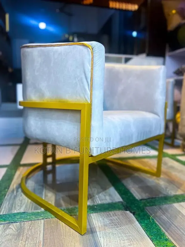 Luxe Gold Accent Chair · Photo 1