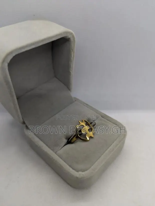 Gye Nyame Ladies Ring · Photo 1