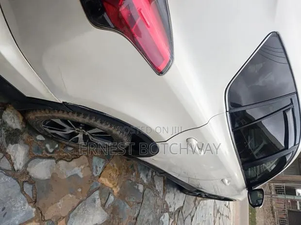 Toyota RAV4 2017 White · Photo 1