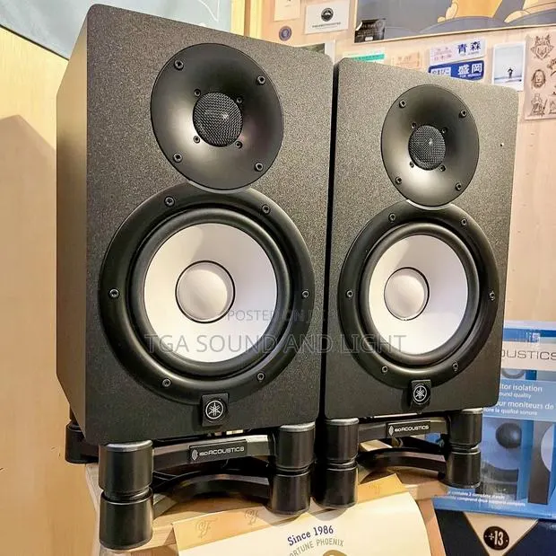 Yamaha Hs7 7 Inches Studio Monitors - Free Monitor Stand · Photo 1