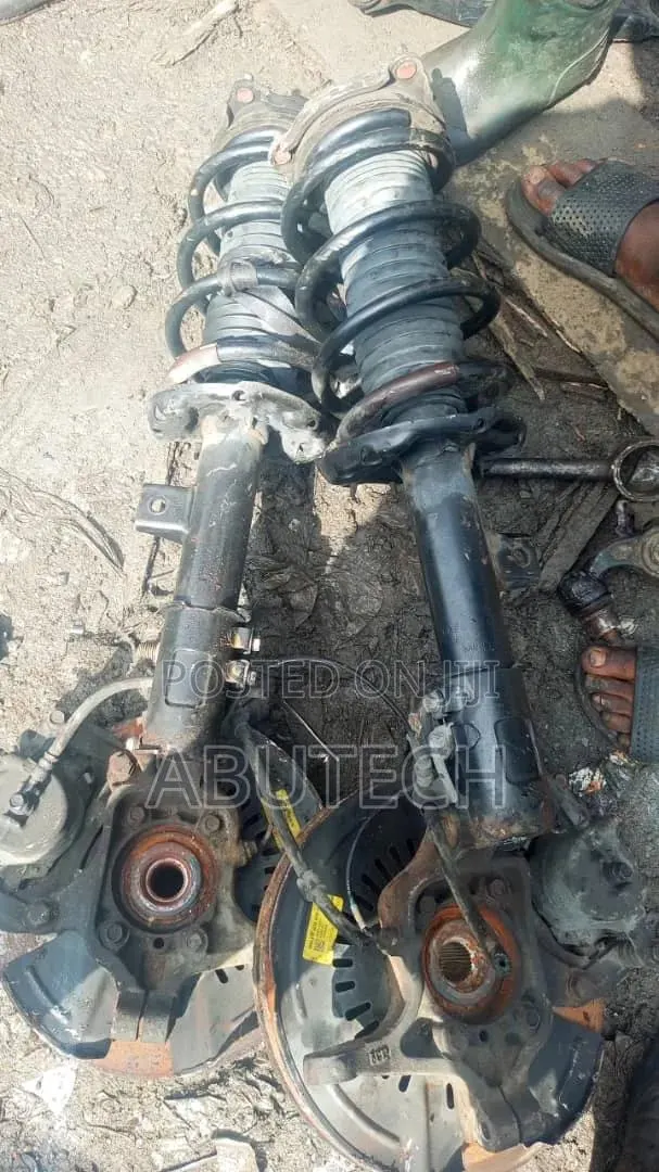 Front Shock and Hub Hundia Santafe 2017, 2018, 2019, 2020 · Photo 1
