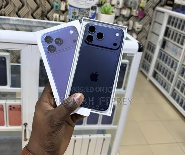 Apple iPhone 17 Pro Max 256 GB Blue · Photo 1