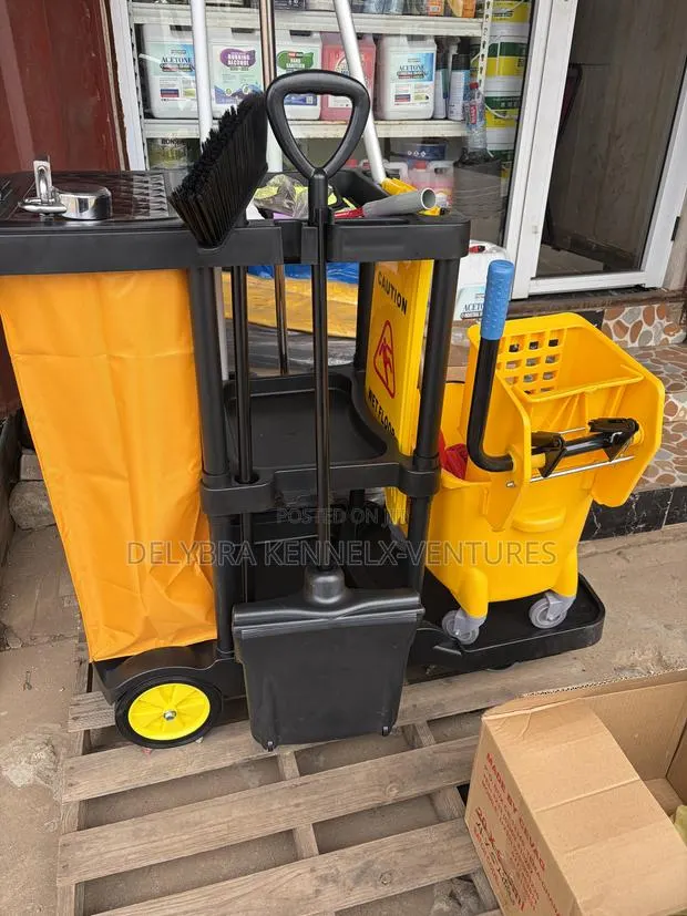 Complete Cleaning Cart · Photo 1