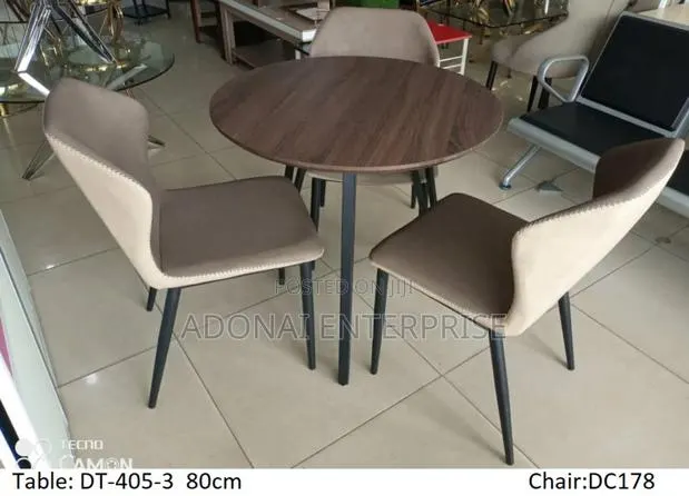 Coffee Table and Chairs WQAY34 · Photo 1