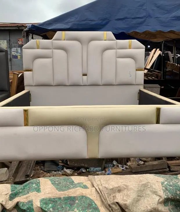 Queen Size Bed · Photo 1