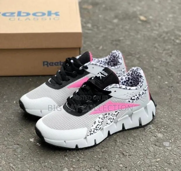 Classy Ladyβs Reebok Sneaker β€ππ Β· Photo 1
