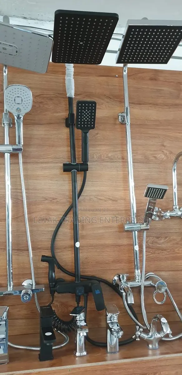 Aluminum Shower - 4 In1 Shower Black · Photo 1