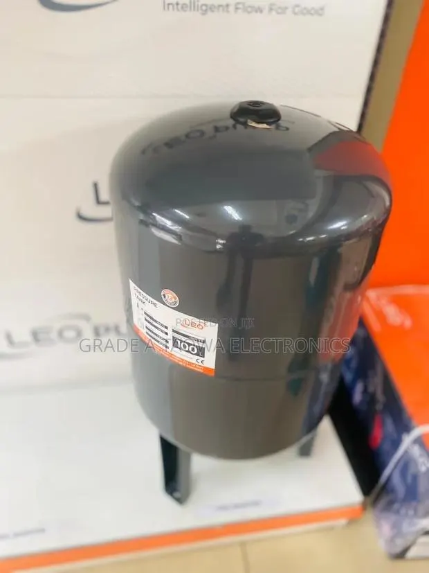 Strongly Made Leo 100-L Pressure Tank · Photo 1