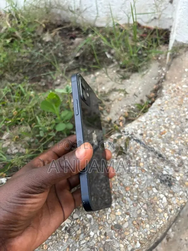 Apple iPhone 12 128 GB Black · Photo 1
