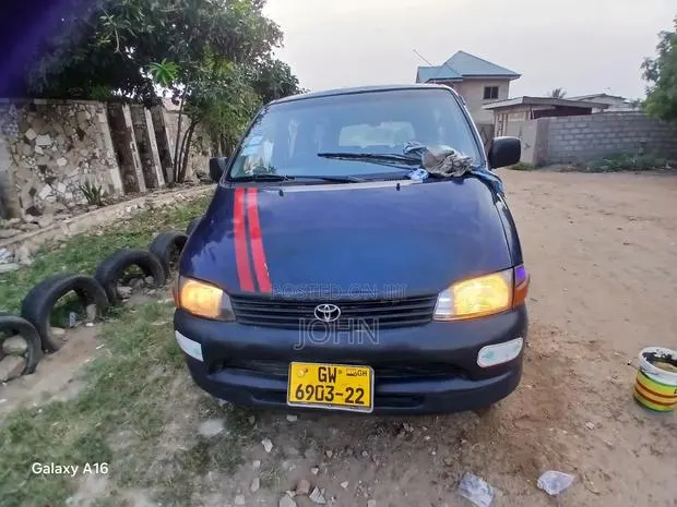 Toyota HiAce 2006 · Photo 1