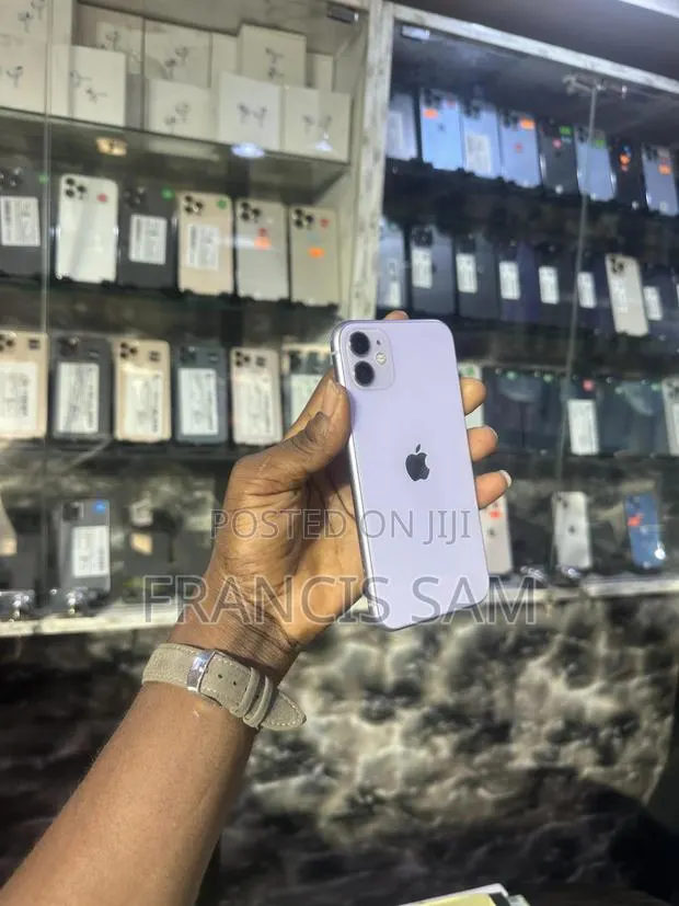 Apple iPhone 11 64 GB Purple · Photo 1